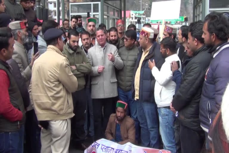 protest at Dohranala toll plaza kullu