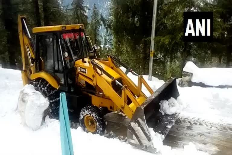 കനത്ത മഞ്ഞ് വീഴ്ച ഹിമാചലിൽ ഗതാഗത നിയന്ത്രണം തുടരുന്നു ഹിമാചലിൽ കനത്ത മഞ്ഞ് വീഴ്ച snowfall water-supply-in-himachal