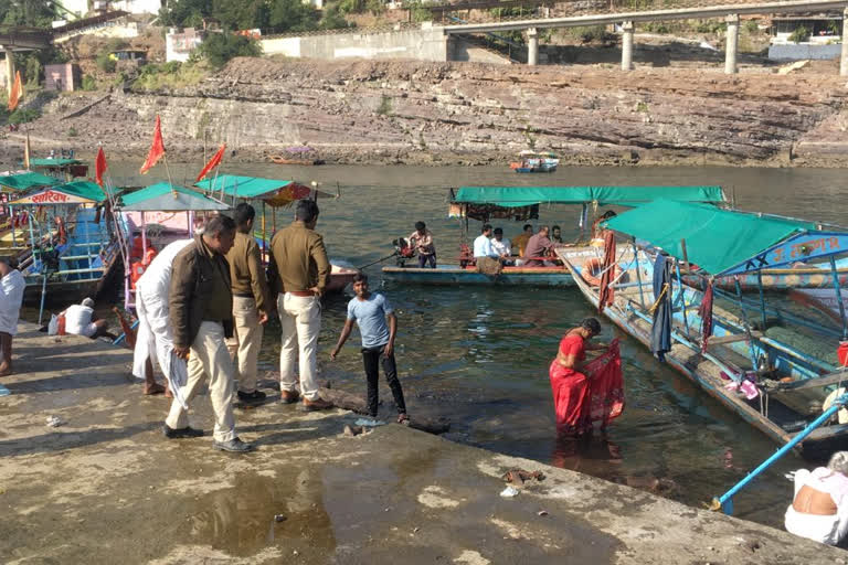 a man resident of  mahabubnagar missed in narmada river in madhyapradesh