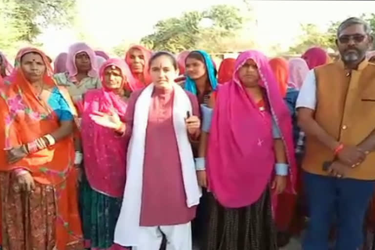 pali latest news, पाली न्यूज, जन जागरण अभियान, मारवाड़ जंक्शन , Public awareness campaign , Marwar Junction pali, भाजपा महिला मोर्चा जिलाध्यक्ष सुमित्रा राजपुरोहित, BJP Mahila Morcha President