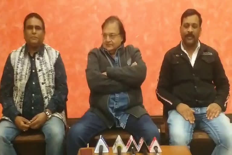 Comedian Rakesh Bedi arrives in Chhindwara