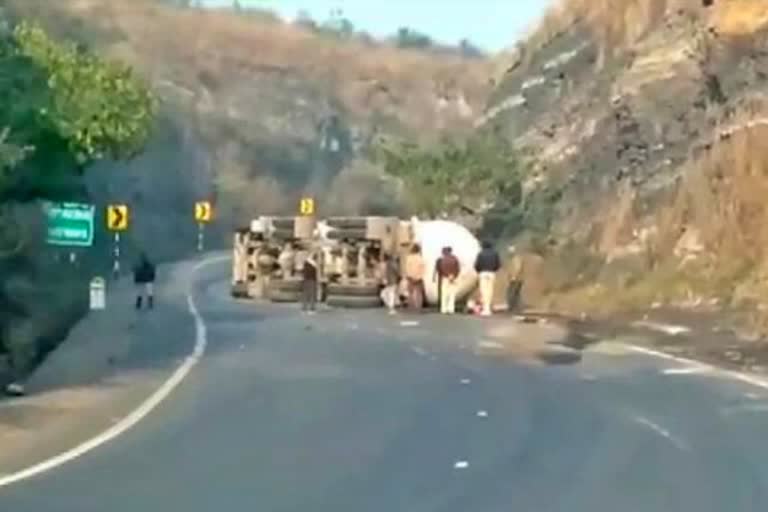 lpg-tanker-overturned-in-ramgarh