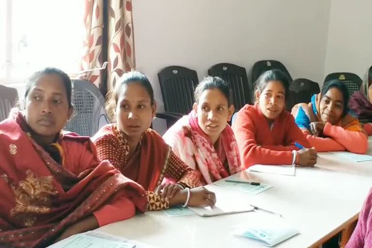 women farmers taking training in Sahibganj