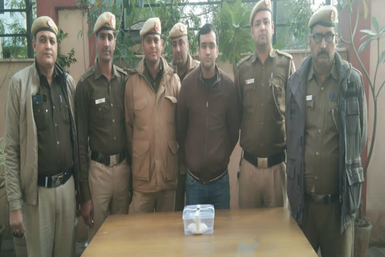 delhi police arrested heroin smuggler