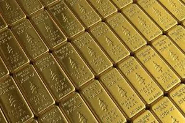 Gold prices decline Rs 236 on global selling, stronger rupee