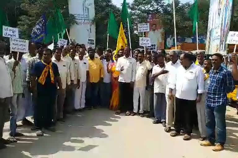 tdp leaders protest at puthalapattu in chittore district