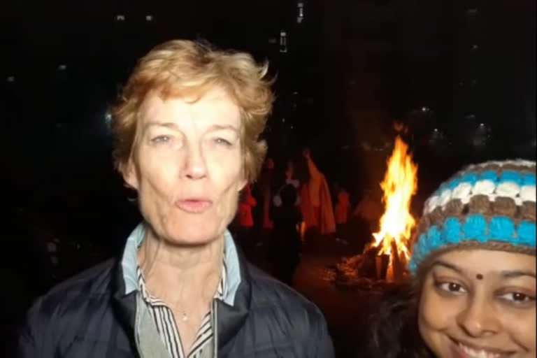 Foreign women also celebrated Lohri in Ghaziabad