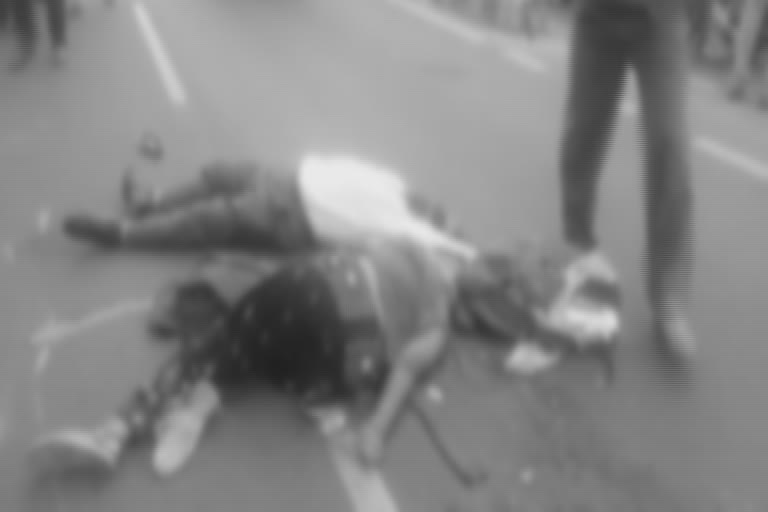 father and daughter expires in road accident occured at kakinada