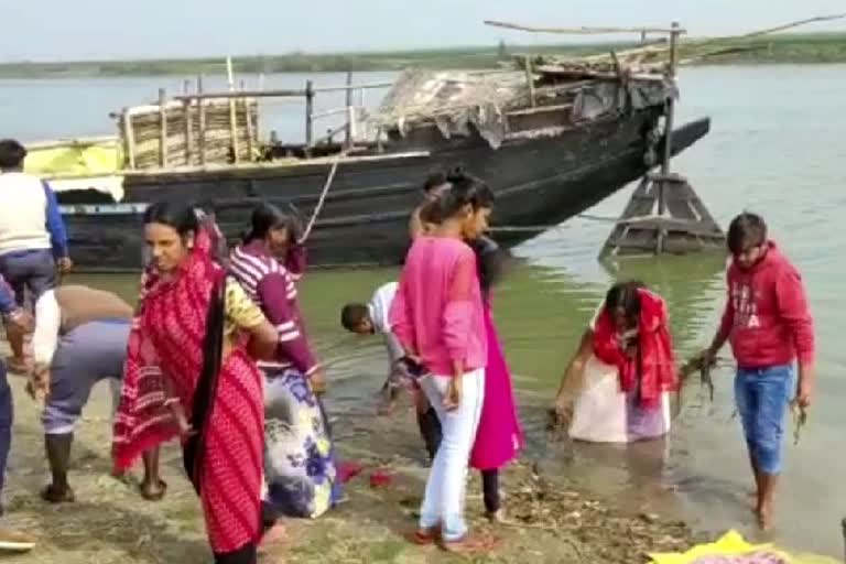 Cleaning of Ganga Ghat on occasion of Makar Sankranti in sahibganj