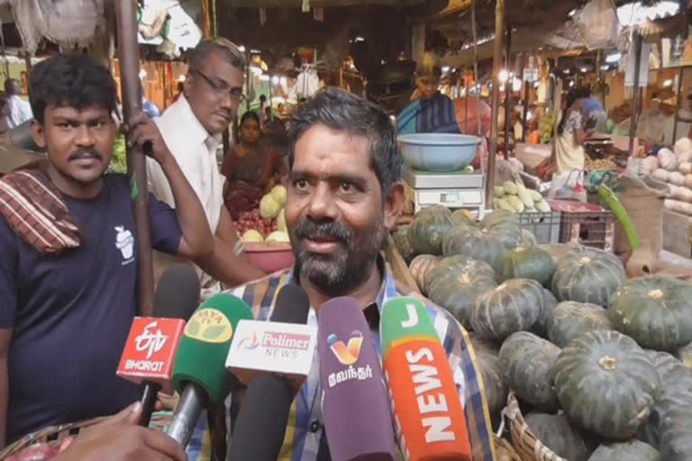 Erode market news  ஈரோடு காய்கறி சந்தை  ஈரோடு மாவட்டச் செய்திகள்  vegetables market  ஈரோடு காய்கறிகளின் விலை  vegetables price get low in erode