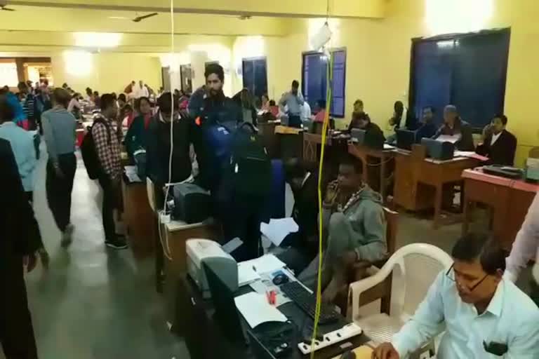 man assaulted lawyer while filing affidavit in raipur court premises