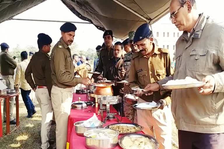 Makar Sankranti in Pakur, Police family celebrated Makar Sankranti, Makar Sankranti festival, Makar Sankranti festival 2020, पाकुड़ में मकर संक्रांति, पुलिस परिवार ने मनाया मकर संक्रांति, मकर संक्रांति पर्व, मकर संक्रांति पर्व 2020