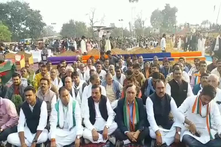 congress-patry-leaders-at-bhuana-utsav-opening-harda