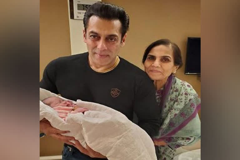 Arpita Khan sharma share Photo of Salman khan with Ayat