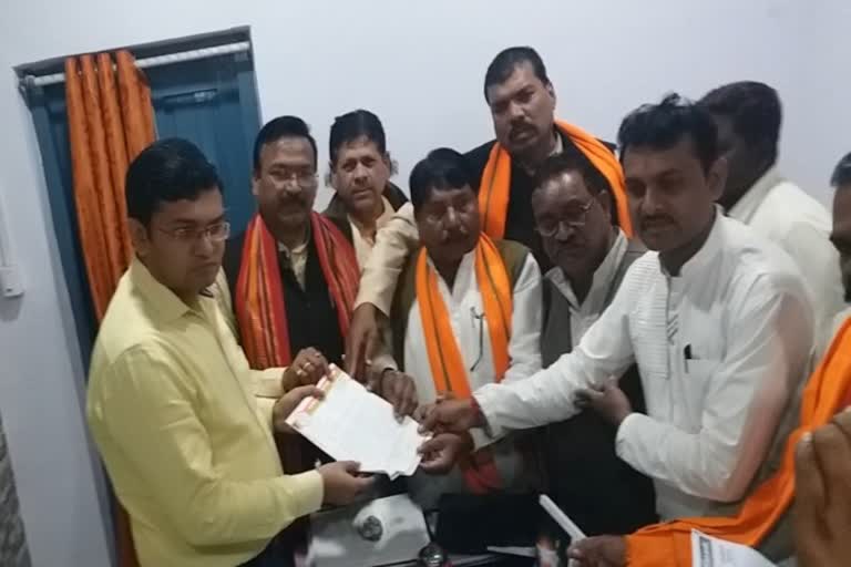 mp-gajendra-patel-submitte-memorandum-to-sdm