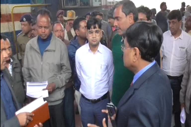 DRM of Asansol Rail Division inspected Giridih railway station