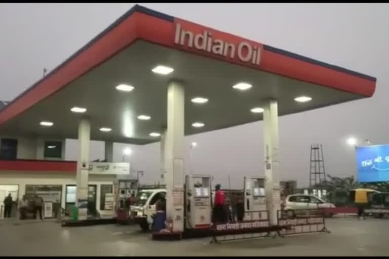 robbery from petrol pump workers in Ghaziabad