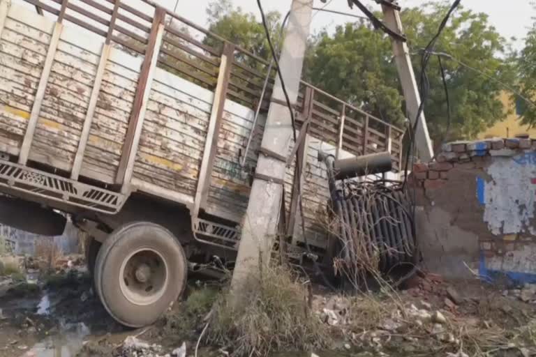 two people were injured in canter accident in sohna