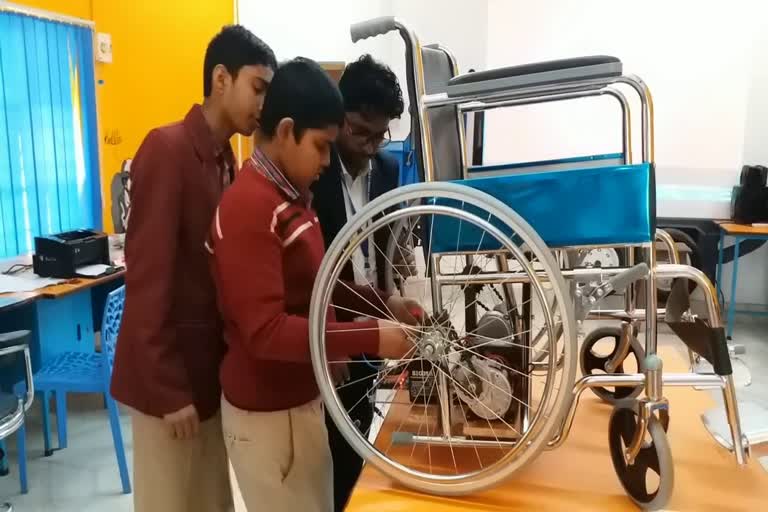 Wheelchairs made for the differently-abled will be awarded to the team which invented IT minister in Delhi on 17 January