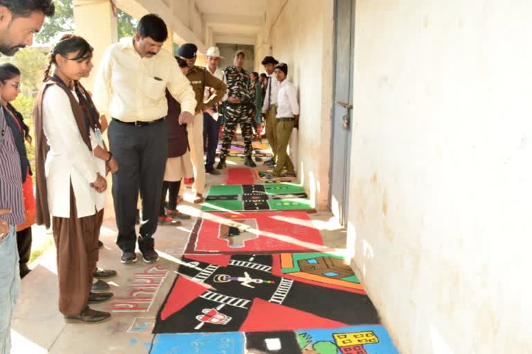 Children gave the message of road safety in Rangoli and painting