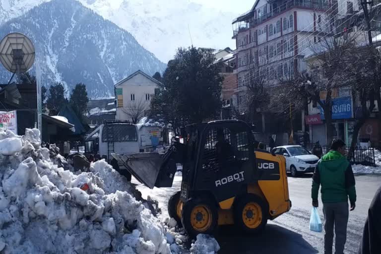 PWD starts road clear work in kalpa