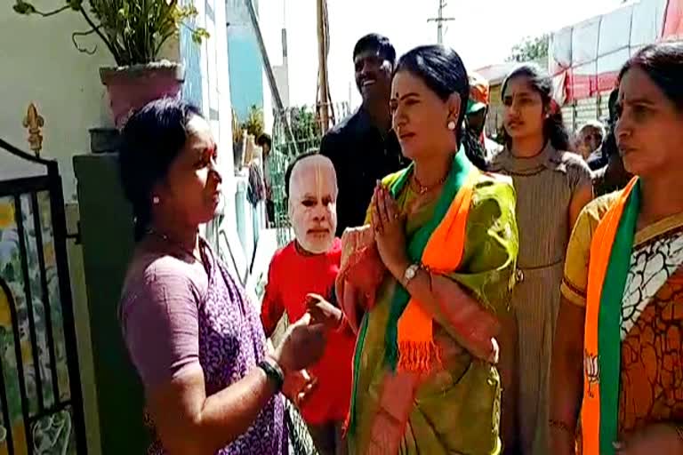 farmer minister dk aruna election campaign in gadwal municipality