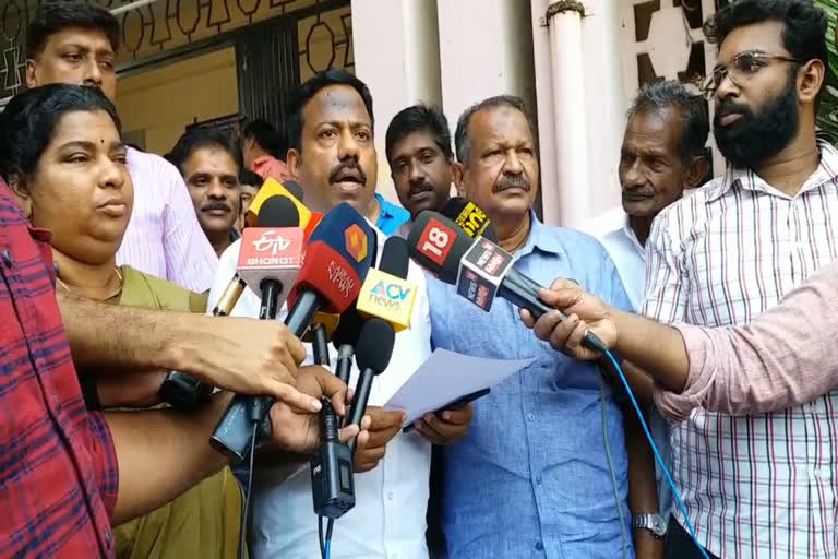 life mission  ldf protest against kalamasseri muncipality  കളമശ്ശേരി നഗരസഭക്കെതിരെ നടത്തിവന്ന കുടില്‍ കെട്ടി സമരം  കുടില്‍ കെട്ടി സമരം അവസാനിപ്പിച്ച് എല്‍.ഡി.എഫ്  എറണാകുളം  എറണാകുളം ലേറ്റസ്റ്റ് ന്യൂസ്  ernakulam latest news