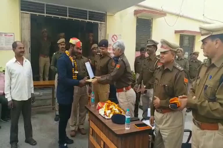 आईजी रेंज, उदयपुर विनीता ठाकुर,  IG Range, Udaipur, Vinita Thakur,  सद्दाम का अभिनंदन,  Greetings of saddam