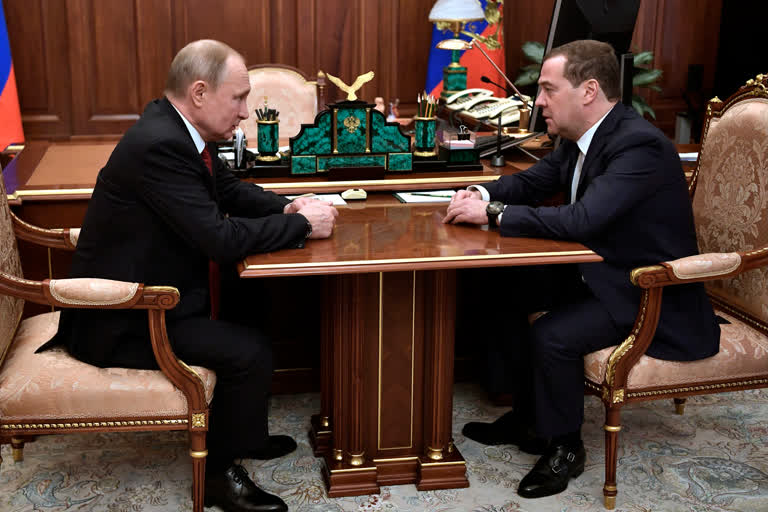 Russian prime minister submits resignation to Putin