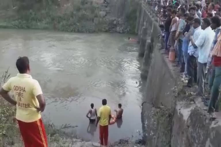 boy dies after drowning, drowning in indravti river, indravti river canal, ଇନ୍ଦ୍ରାବତୀରେ ବୁଡି଼ ବାଳକ ମୃତ,  ଇନ୍ଦ୍ରାବତୀ ଦକ୍ଷିଣ କେନାଲ, କଳାହାଣ୍ଡି ଖବର, kalahandi khabar