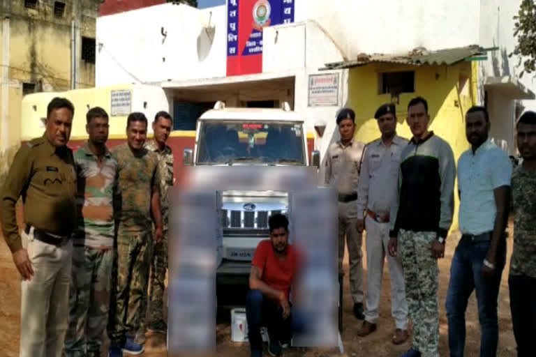 liquor smuggler arrested in kawardha