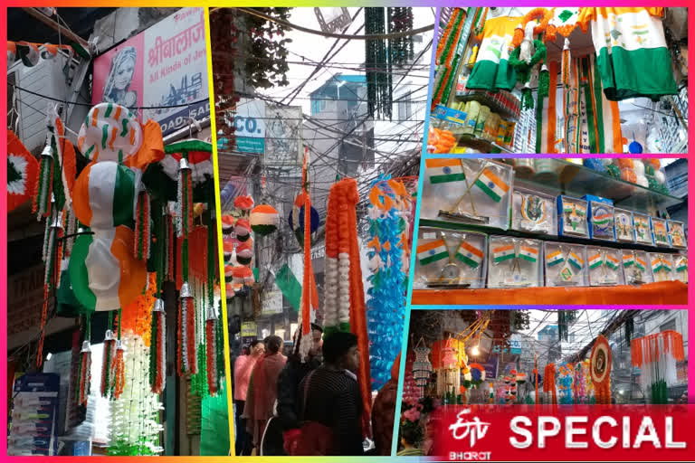 special stuffs for republic day in sadar bazaar is becoming the center of attraction among people