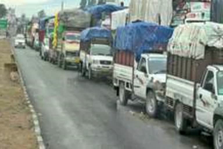 landslide-in-jammu-and-kashmir-highway-more-than-seven-thousand-vehicles-stranded