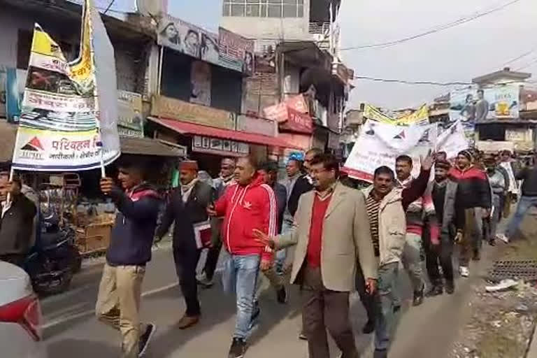 Rally under National Road Safety Week in Hamirpur, ऑपरेटरों ने रैली के जरिए दिए सेफ वाहन चलाने के टिप्स