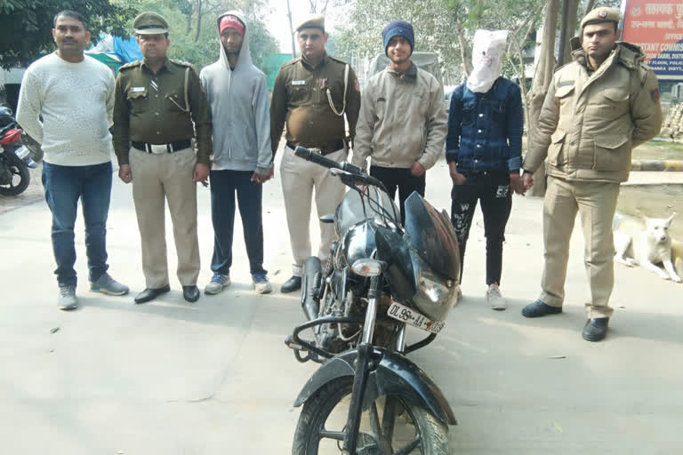 Police arrested mobile thief in Dabri delhi