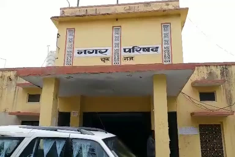 पार्षद पतियों के बीच बहस, नगर परिषद में हंगामा, पानी की निकासी, rajasthan news, churu news