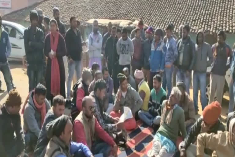 Angry villagers road protest against businessman murder +