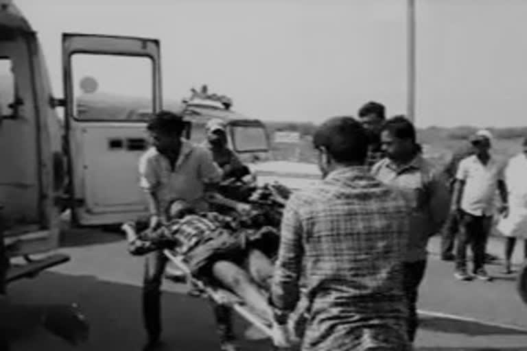 road accident in srikakulam dst 2 people injured