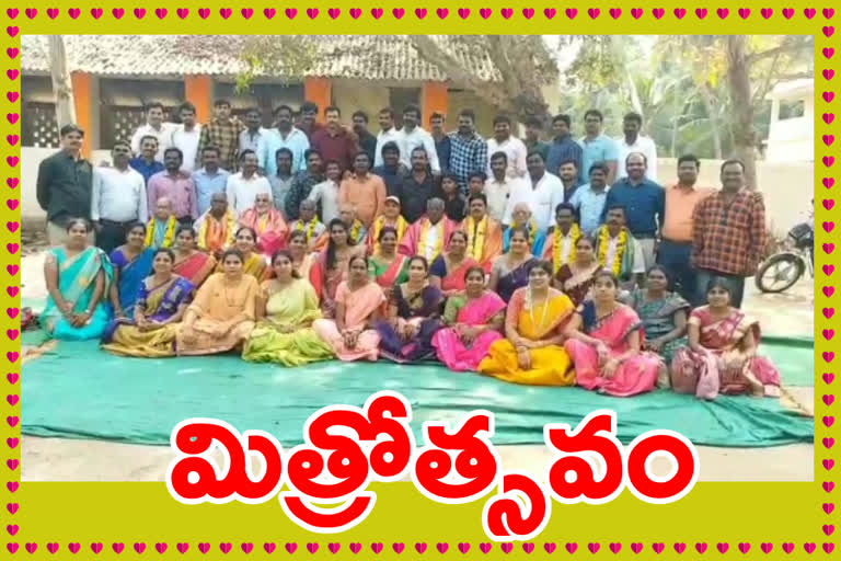 నరేంద్రపురంలో జిల్లా పరిషత్తు పాఠశాలలో అ 'పూర్వ' విద్యార్థుల సందడి