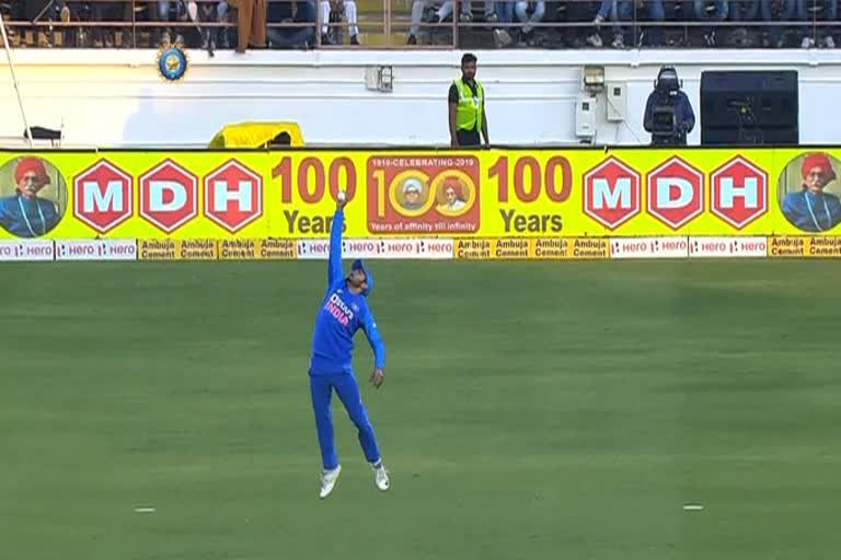 Manish Pandey stuning catch