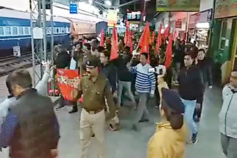 North Western Railway Employees Union protested, रेलवे के निजीकरण और निगमीकरण के विरोध में प्रदर्शन