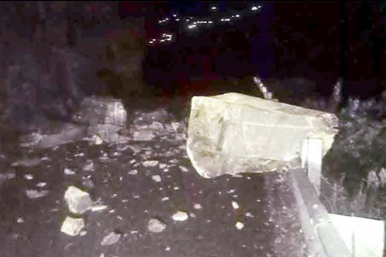 Rock fall in Kullu disrupted traffic