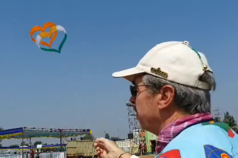 England man prepared the Indian tricolor kite