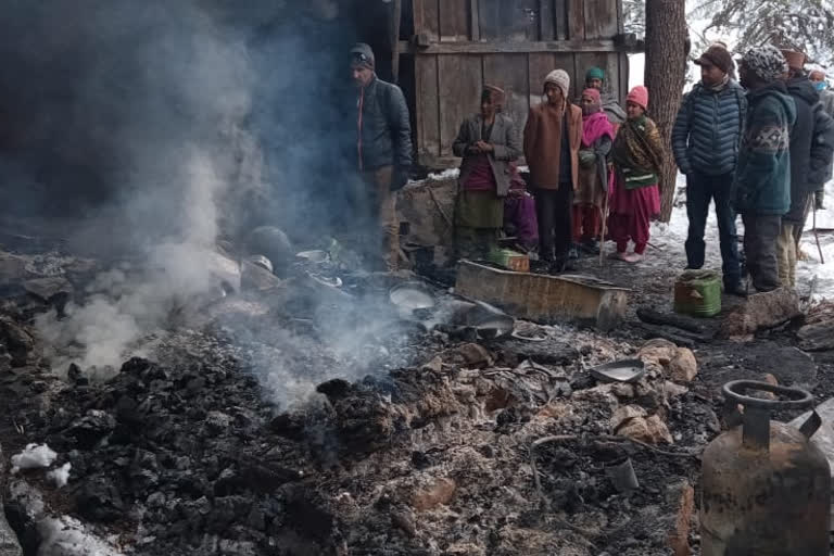 house of old woman burnt to ashes in kinnaur