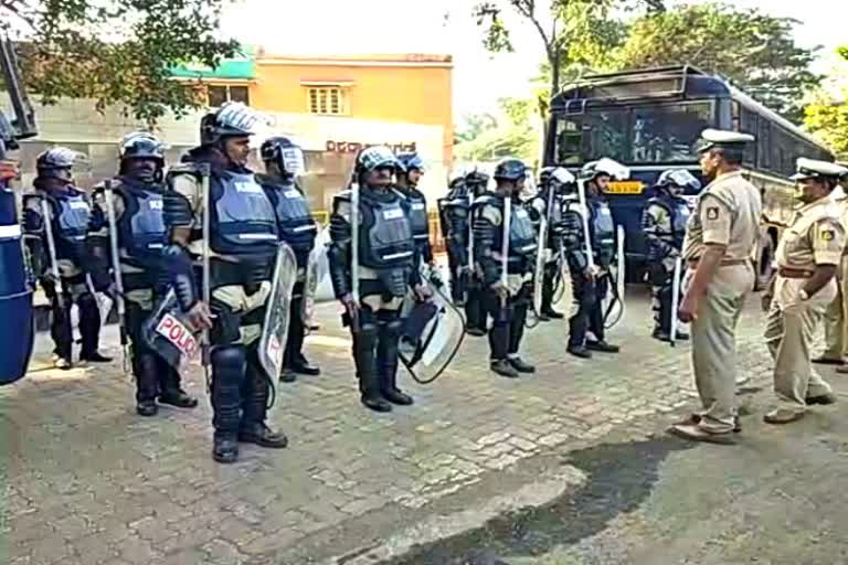 Shiv Sena leader Sanjay Ravat visits Belgaum .