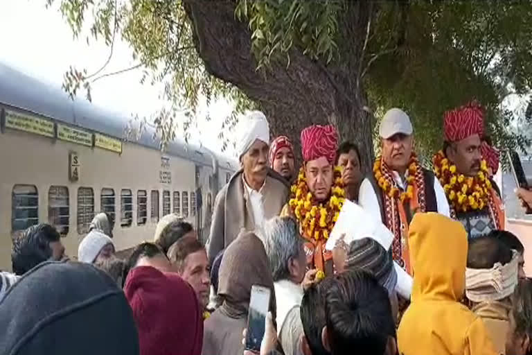 Rail started for Kota-Hisar, झुंझुनू सांसद नरेंद्र खीचड़