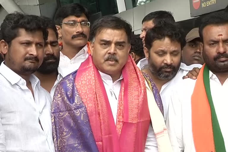 janasena party member nadendla manohar press meet in renigunta airport