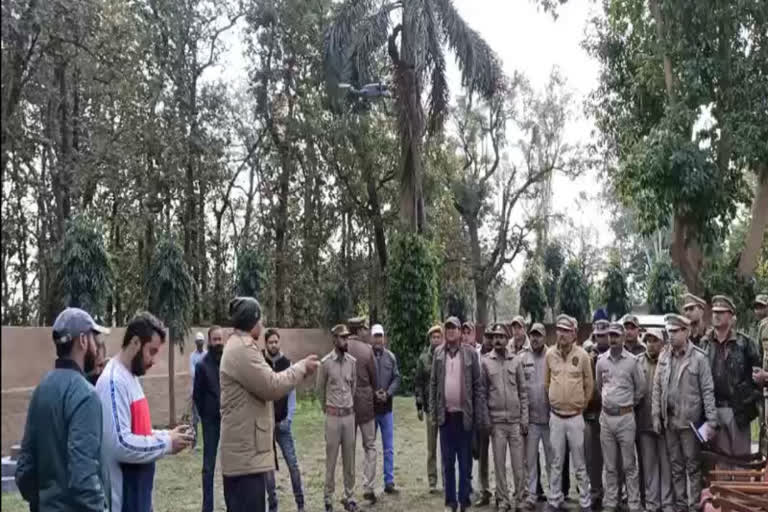 training-to-run-drone-given-to-forest-workers-in-kaladhungi