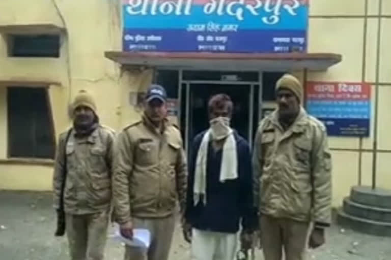 smuggler arrested news in Gadarpur