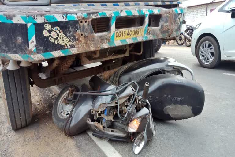 Retired scooty driver dies in road accident in Surguja